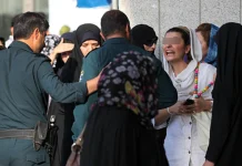 Interner Streit über den kontroversen Plan des iranischen Regimes zur Erzwingung des Hidschab