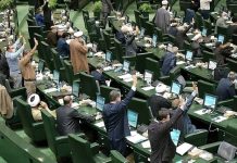 Fraktionen nahe Khamenei geraten nach Irans Scheinwahl aneinander