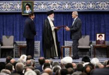 Inmitten heftiger Fraktionskonflikte ernennt der Oberste Führer des iranischen Regimes einen neuen Präsidenten