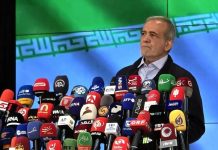 Gründe für Khameneis erzwungene Zustimmung zu Masoud Pezeshkian bei Irans Scheinwahlen