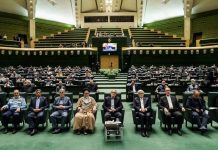 Parlamentsabgeordnete und Ministerkandidaten wetteifern darum ihre Loyalität gegenüber Khamenei zu beweisen