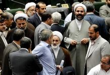 Iran: Zerrissen von internen Kämpfen und wirtschaftlichem Kollaps