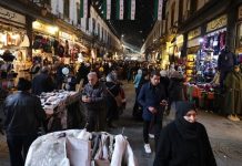 Syrische Übergangsregierung begrenzt Einreise von Iranern und Waren A market in Syria