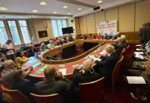 Britische Abgeordnete unterstützen dritte Option für Iran