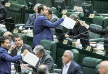 Iran: Abgeordnete fordern Atomwaffen – UN-Rückschlag droht