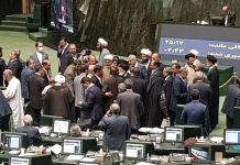 Wenn das Geld versiegt: Irans Machtblöcke im Zusammenstoß