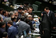 Risse im Konsens: Teherans politische Krise