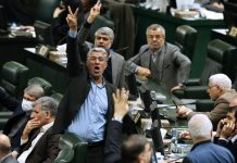 Irans Regime zerbricht unter seinen eigenen Krisen