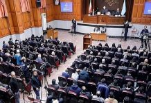 Iran nimmt Schauprozess gegen 104 Angeklagte wieder auf