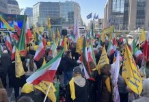 Iranische Opposition demonstriert für NWRI-Anerkennung in Brüssel