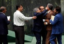 Irans Führung im Streit zwischen Krieg und Verhandlungen