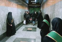 Iran: Internetkontrolle und Verhaftungen erhöhen den innenpolitischen Druck